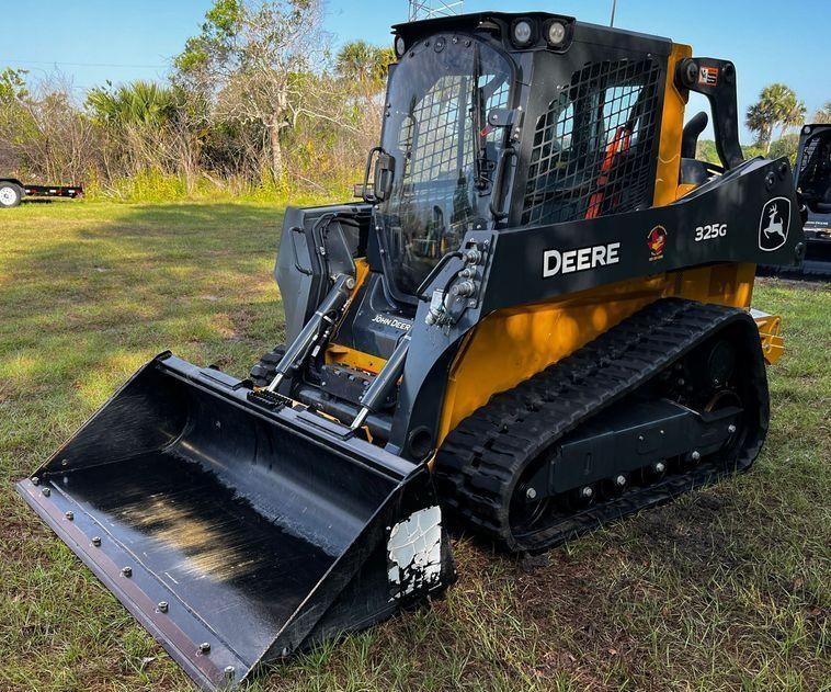 2022 John Deere 325G